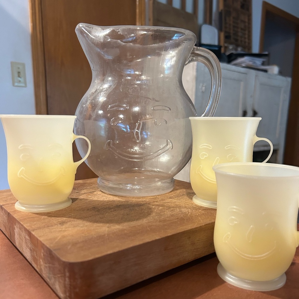 Vintage Kool-aid Smiley Face Pitcher and 3  Mug Set - Clear and Cream